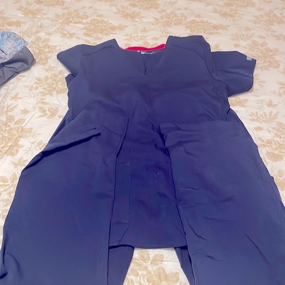 Scrubs. Small/Xsmall - Picture 5 of 10